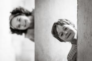Family photographer in Palma - adorable black and white picture of siblings in old town of Palma de Mallorca