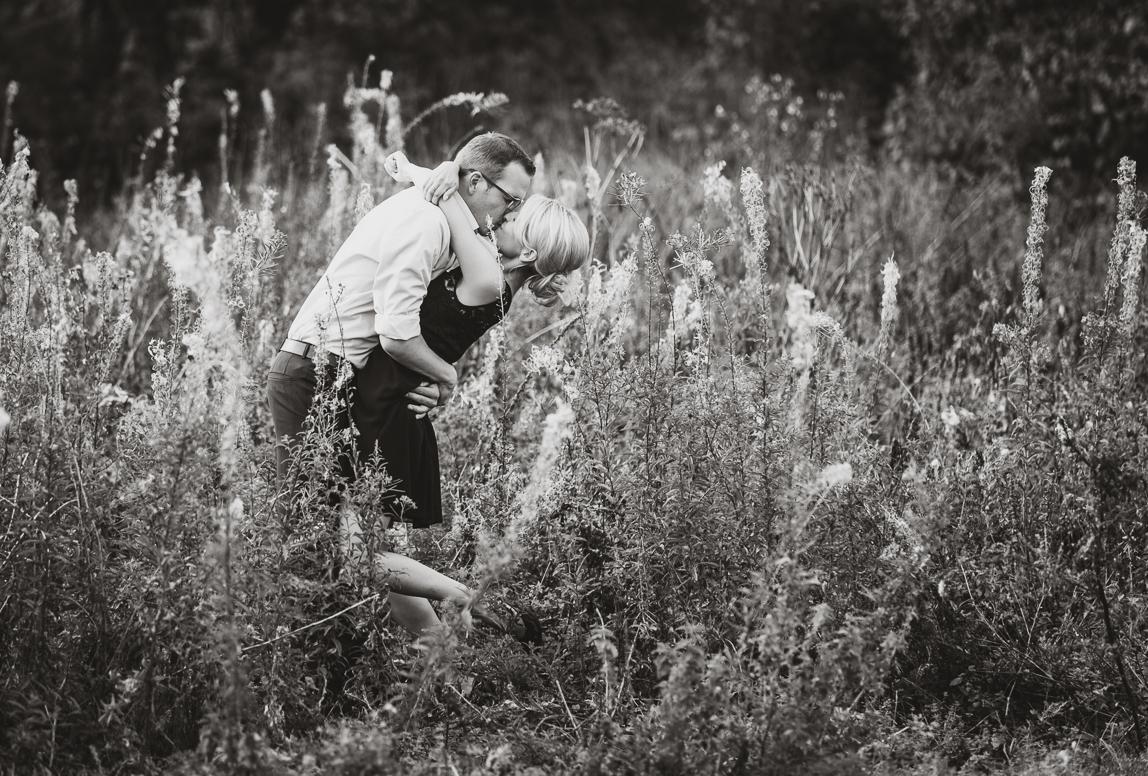 mallorca prenup photography - kissing couple in black and white