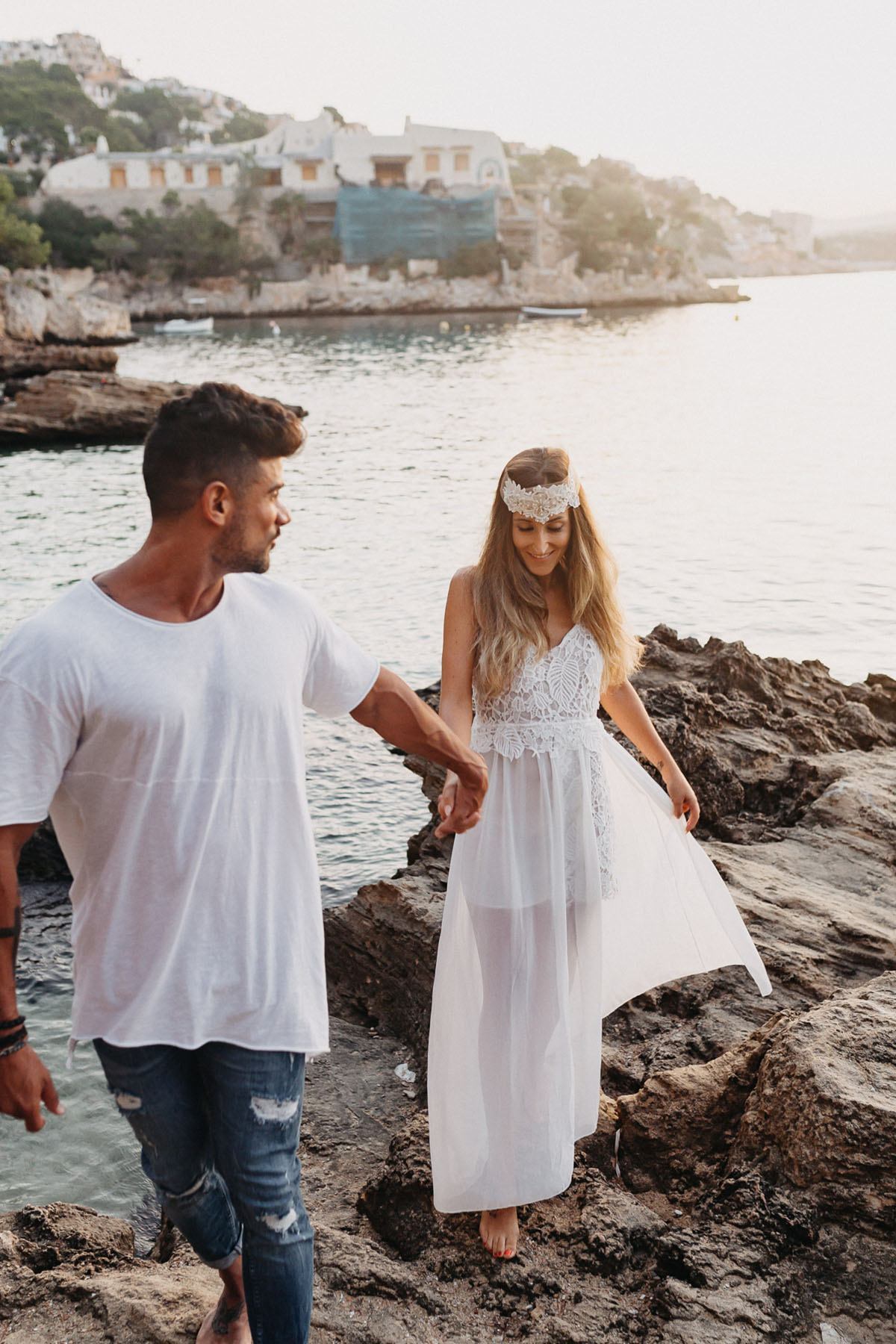 Mallorca photographer - beach photosession with engeaged couple - lifestyle couple photography