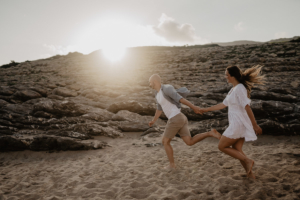modern couple photos by Cala Ratjada photographer Romanyflower - lovers running happily at the beach